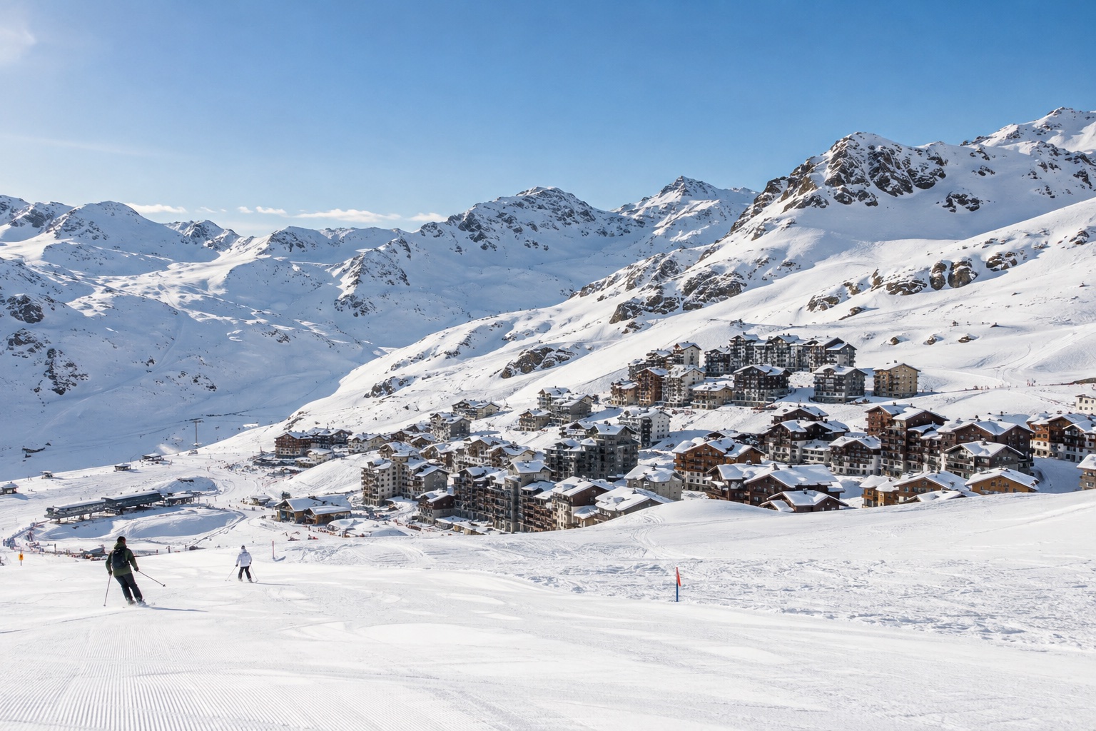 Zimní panorama Val Thorens v oblasti Les 3 Vallées